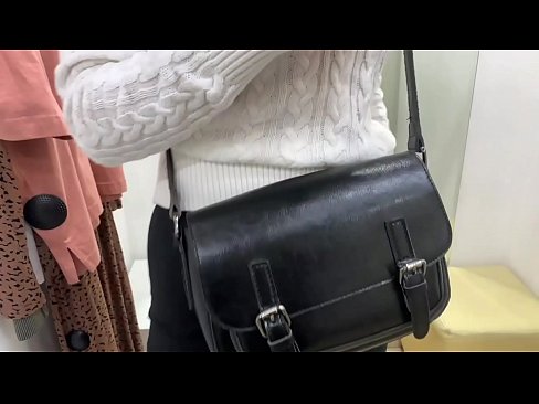 ❤️ אוננות פומבית של הכלבה הצעירה פרלברי עם דילדו בחדר המתאים ❤️ סרטון מזוין ב-iw.28films.ru